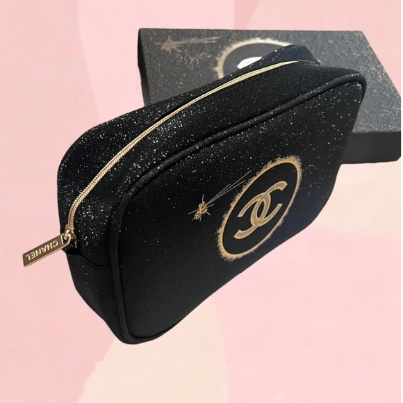 ✨ New Chanel Beauty holiday limited edition bag✨ - Picture 6 of 14